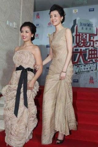 当39岁刘涛遇上35岁车晓, 网友: 村花和女王的差距一眼明了!