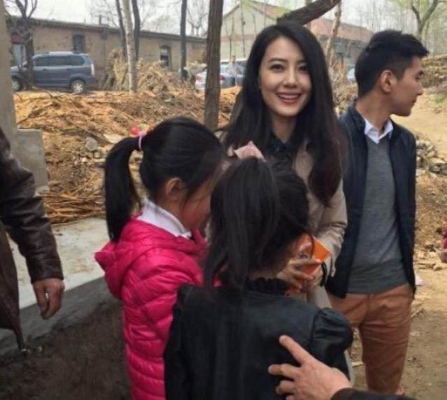 明星回农村干活, 谁务实谁作秀一眼就能看出