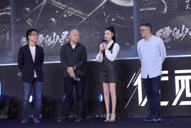 我天! 这还是19岁宋祖儿么? 这腿简直了, 网友: 关晓彤这下尴尬了