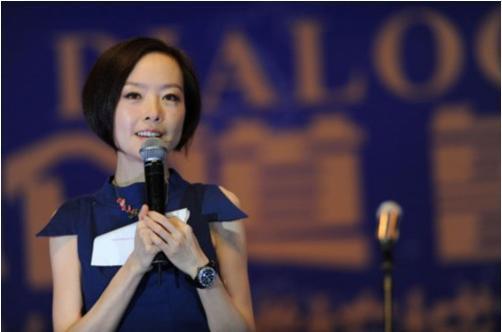 著名主持人, 当红时嫁老外遭家暴, 离婚后与初恋复合恩爱至今