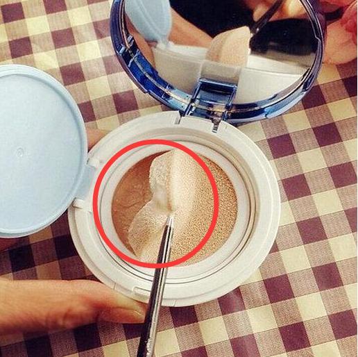 气垫BB霜一打开盖就直接涂? 多数女人做错了, 难怪总是脱妆卡粉