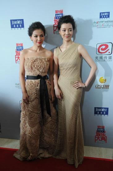 当39岁刘涛遇上35岁车晓, 网友: 村花和女王的差距一眼明了!