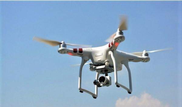 最新酷炫手机配件, <wbr>可以变身无人机的手机壳你见过吗?