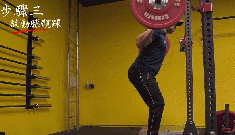 gif 四,臀部姿势不要翘起得太后 我们在深蹲下去注意不要让你的臀部