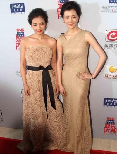 当39岁刘涛遇上35岁车晓, 网友: 村花和女王的差距一眼明了!