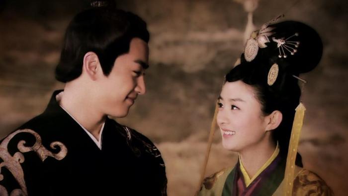 杨蓉首次爆料: 为何赵丽颖没有后台却能红透半边天! 网友: 心疼丽颖!