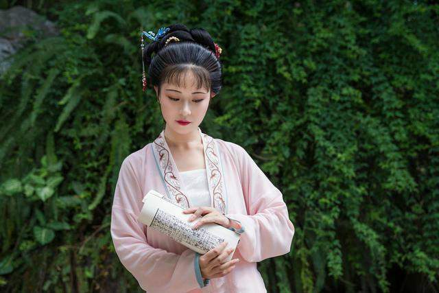 薛宝钗和林黛玉谁漂亮 薛宝钗和林黛玉谁更好