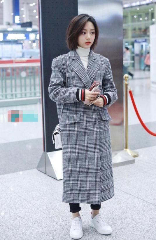 当谭松韵散开头发, 网友直呼辣眼, 不仅童颜没了, 大妈气也出来了