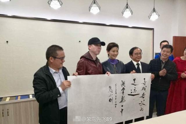 冯小刚徐帆首次回乡祭祖, 前呼后拥阵仗大