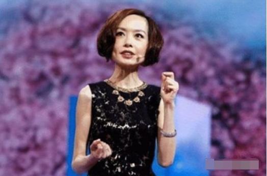 著名主持人, 当红时嫁老外遭家暴, 离婚后与初恋复合恩爱至今