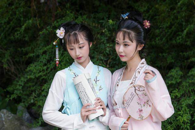 薛宝钗和林黛玉谁漂亮 薛宝钗和林黛玉谁更好