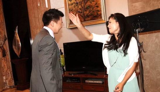 烟酒不沾, 工资全缴, 却被老婆打的鼻青脸肿, 我