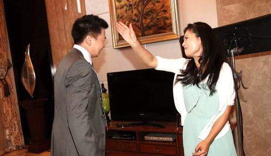 烟酒不沾, 工资全缴, 却被老婆打的鼻青脸肿, 我