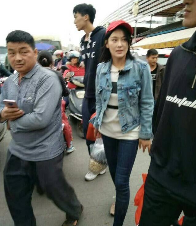 张馨予的素颜太大胆了! 眉毛没化就出门, 网友: 范冰冰绝不敢这样