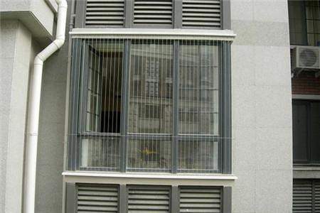 2,防止高空坠物 能防止花盆和贵重衣物坠落,伤及过往行人.