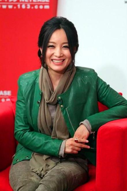 中国最惨的天后, 连上4次春晚, 被恩师欺骗流产, 今49岁无人敢娶