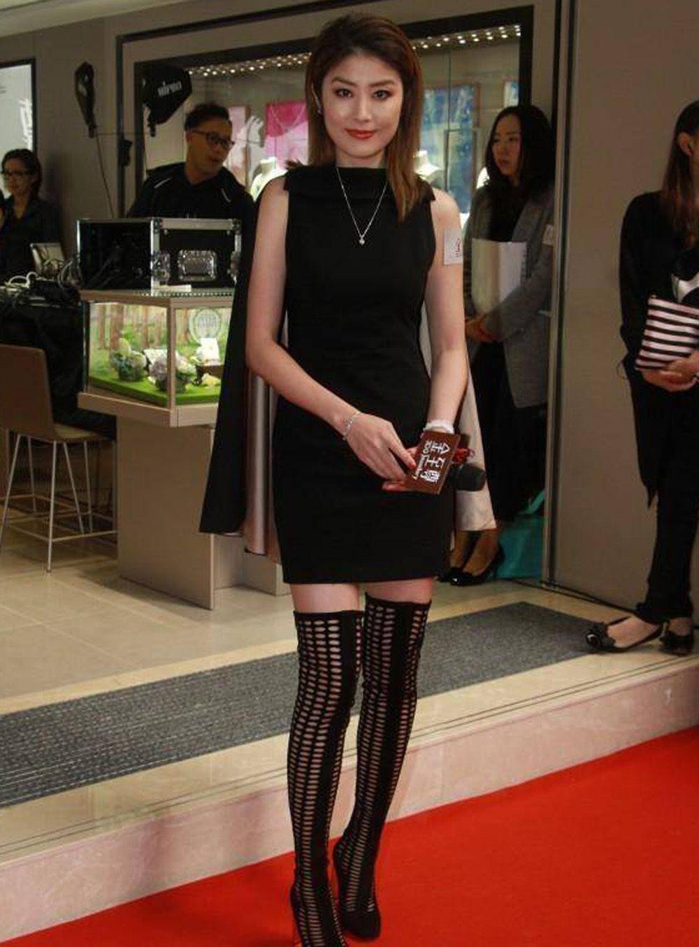 厉害了陈慧琳! 直接裹个浴袍就走红毯? 转身的刹那看懵众人!