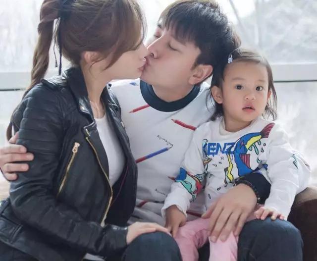 贾乃亮发声感人肺腑, 李小璐随即回应表态, PGone结局堪忧