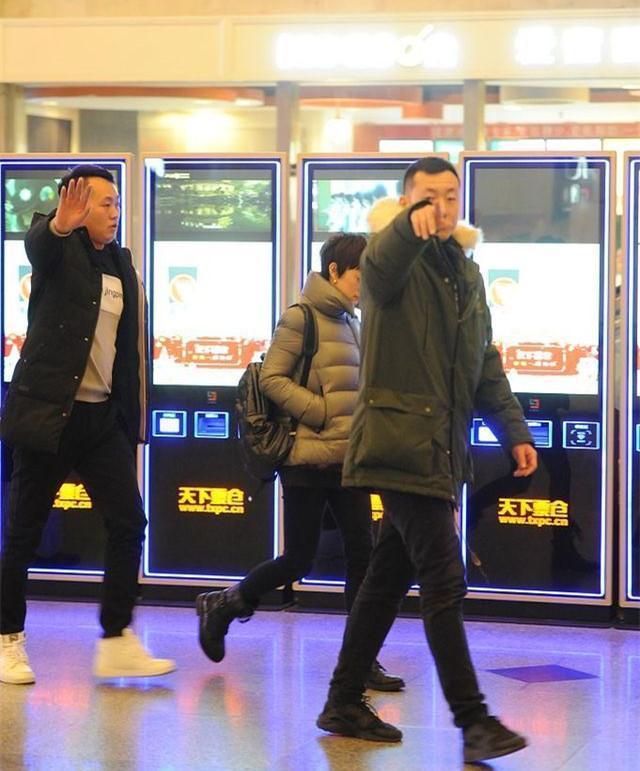 孙俪和马伊琍同现机场, 一个保镖跟随排场大, 一个独自一人超尴尬