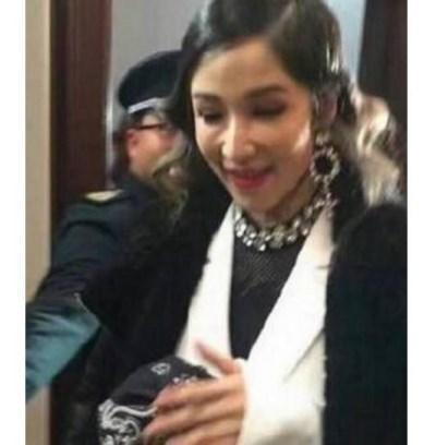 39岁萧亚轩整容失败似泰国人妖, 网友: 潇洒小姐这下潇洒不起来了