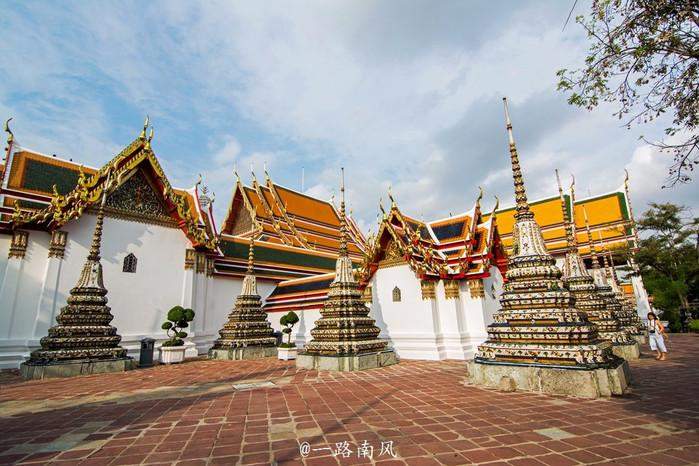 曼谷卧佛寺有佛塔近100座,寺内为何遍布古代中国人物雕塑?