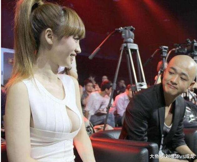 刘嘉玲颁奖典礼肩带滑落, 古天乐领奖全程盯着奖杯, 获网友点赞