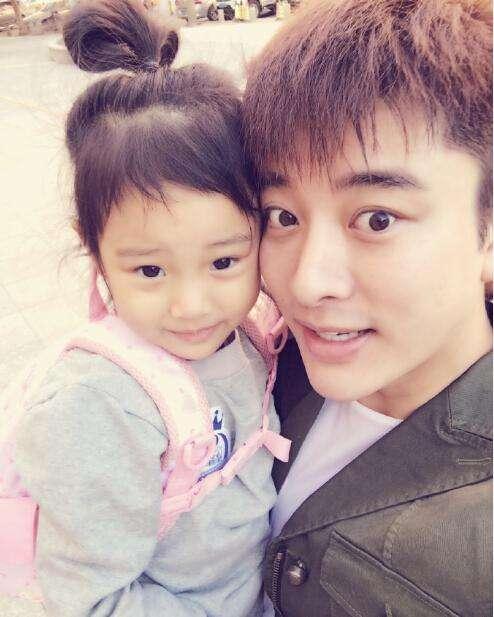 贾乃亮发声感人肺腑, 李小璐随即回应表态, PGone结局堪忧