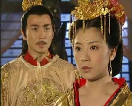因戏结缘, 姐弟恋长达10年, 男方大火后, 女方自愿分手