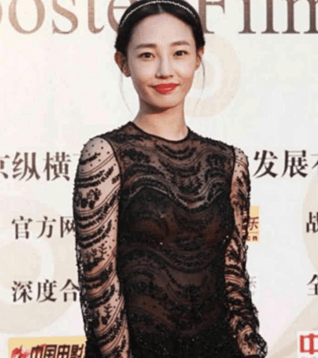 白百何这次豁出去了! 为抢镜穿成这样, 网友直呼: 超模都不敢这么穿