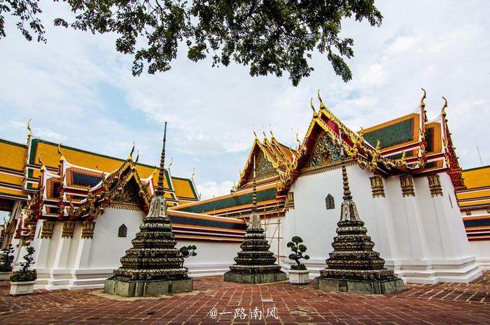 曼谷卧佛寺有佛塔近100座,寺内为何遍布古代中国人物雕塑?