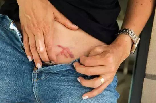 超人女搭档原是邪教淫媒! 强拍裸照、吸收性奴, 今被捕!