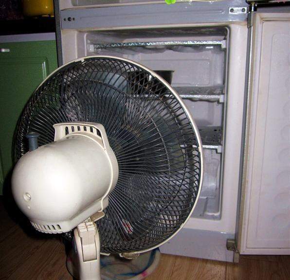 冰箱结冰怎么办?教你如何快速给冰箱除冰除霜