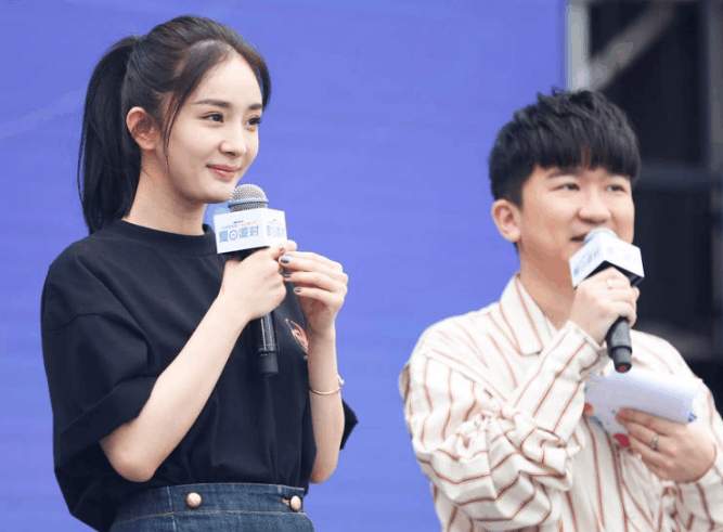 杨幂出席粉丝见面会未修图片流出, 完美展现明星跟普通人的差距