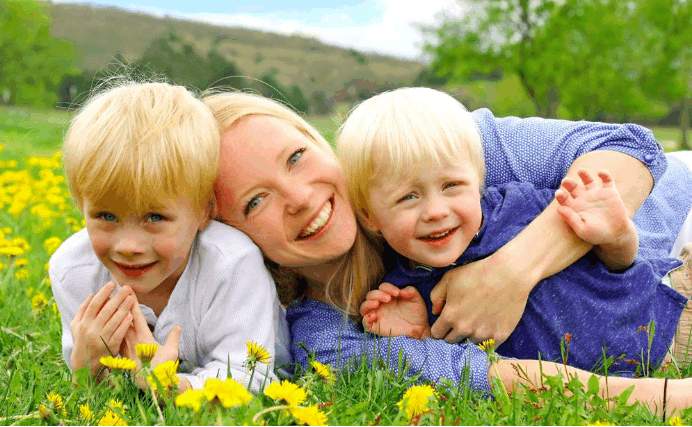 陪伴才是孩子最好的教育-V鸽智能投影-锋巢网