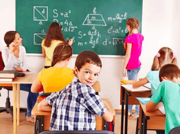 陪伴才是孩子最好的教育-V鸽智能投影-锋巢网