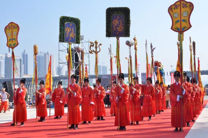 恒口古镇杯第十七届中国安康汉江龙舟文化节开幕