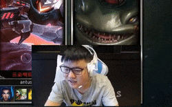 首发位争夺战：UZI韩服吊打无心, 无心改名疑心态爆炸