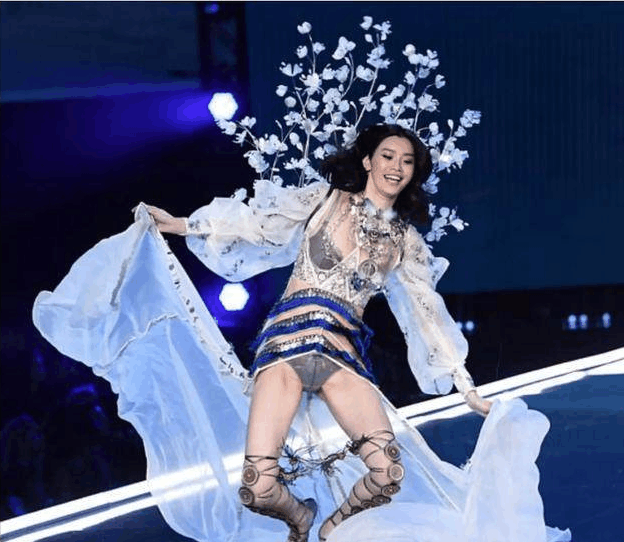 奚梦瑶何穗成话题女王, 为何刘雯无人问津? 王艺拉低了中国超模军团档次!