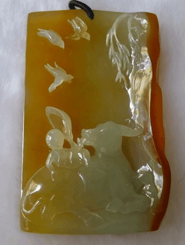 花万元买下的一块大马坎翡翠原石, <wbr>切开后嘴都合不拢了! 花万元买下的一块大马坎翡翠原石, <wbr>切开后嘴都合不拢了!