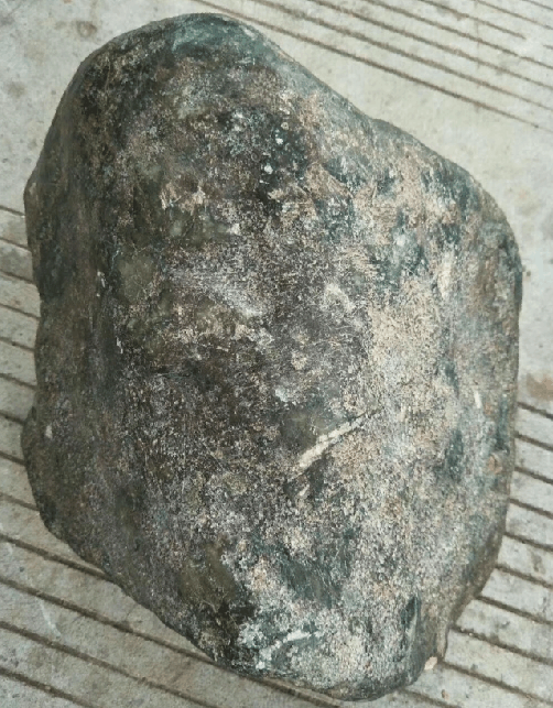 一块青蛙皮的会卡赌石, <wbr>12万没人要, <wbr>老板开窗后乐坏了!