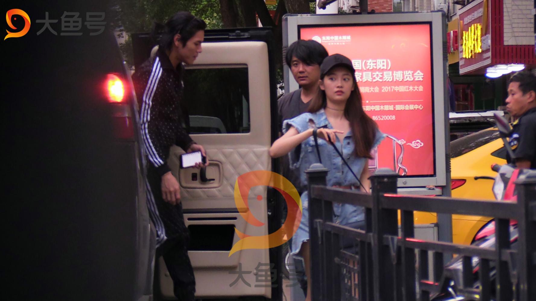 向佐开豪车带美女聚餐, 情史奇葩的太子爷从来不缺女伴!