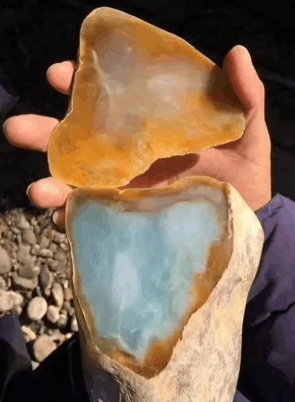 花万元买下的一块大马坎翡翠原石, <wbr>切开后嘴都合不拢了!