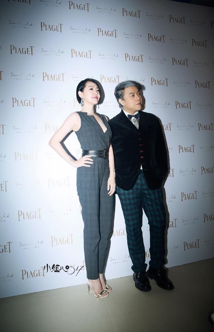 小S穿连体衣, 156身高凹出1米8大长腿, 网友却更关心怎么大小便?