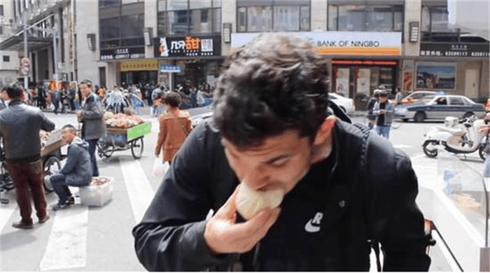 外国人第一次吃包子感叹: <wbr>这真是一个让人着迷的发明