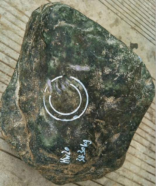 一块青蛙皮的会卡赌石, <wbr>12万没人要, <wbr>老板开窗后乐坏了! 一块青蛙皮的会卡赌石, <wbr>12万没人要, <wbr>老板开窗后乐坏了!