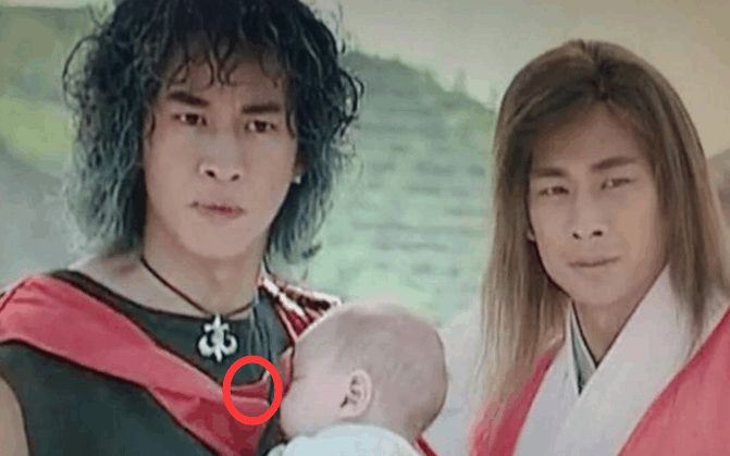 何润东结婚一周年晒幸福, 圈外老婆颜值身材胜过杨幂!