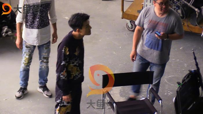 孙艺洲星爷上身狂“喷”导演, 吕小布一本正经好“恐怖”