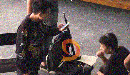 孙艺洲星爷上身狂“喷”导演, 吕小布一本正经好“恐怖”