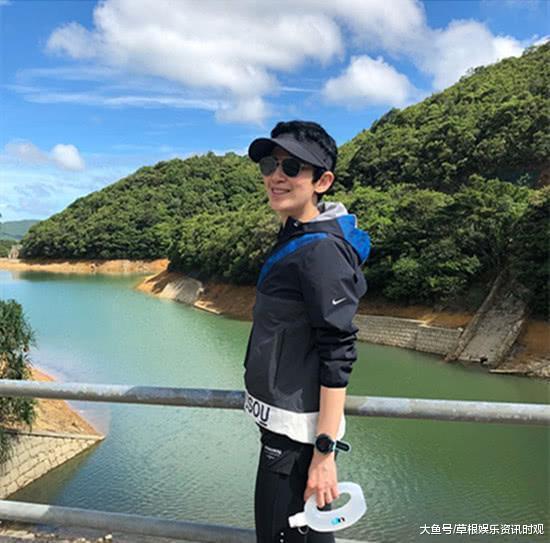 吴君如带女儿去旅行晒美照, 12岁陈是知长大了越来越美!