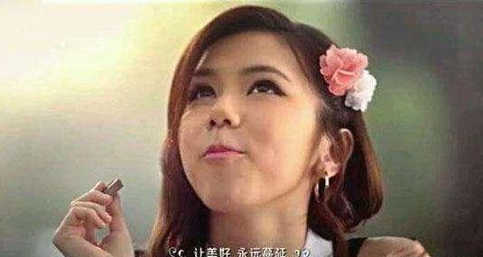 德芙女神又换啦! 继汤唯邓紫棋baby后, 网友: 终于找对人了!